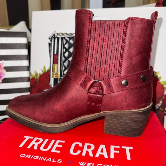 TRUE CRAFT NWT WOMENS BAIT HARNESS BOOTIES - Picture 1 of 7